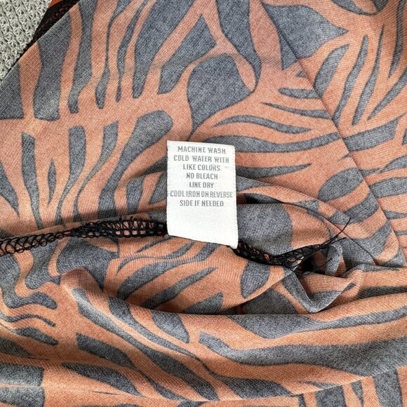 Dressbarn Womens Size 18/20 Orange Abstract Top 3/4 Sleeve Pleated Neck Tribal - Picture 12 of 12